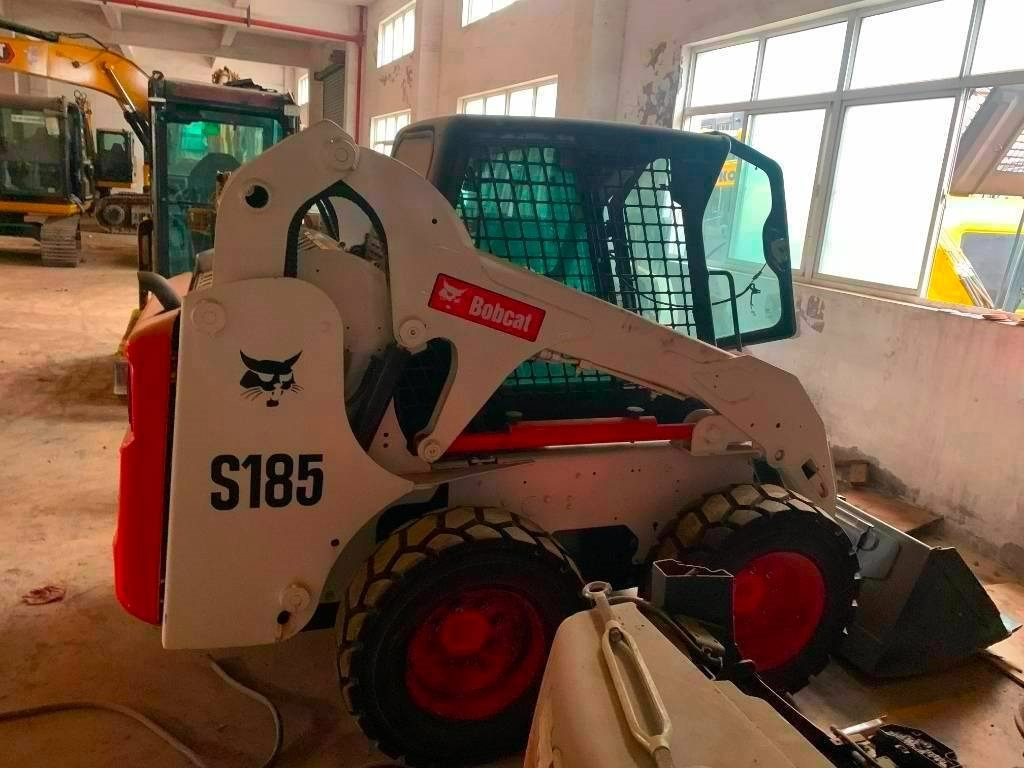 Bobcat S 185 - Mini fadrom: foto 4 Bobcat S 185 - Mini fadrom: foto 4