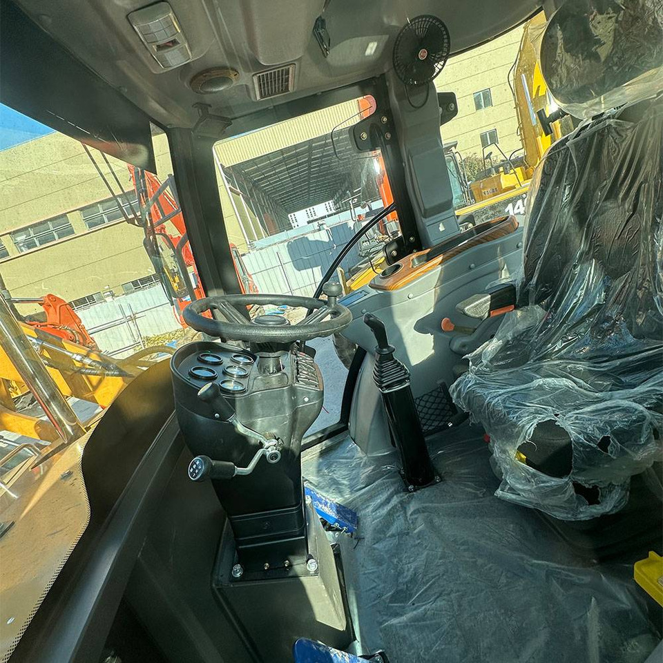 CATERPILLAR 420F - Fadromë me shkarkim nga prapa: foto 4 CATERPILLAR 420F - Fadromë me shkarkim nga prapa: foto 4