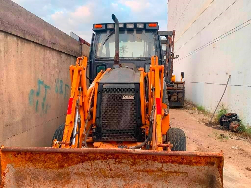 Case 580 M - Fadromë me shkarkim nga prapa: foto 3 Case 580 M - Fadromë me shkarkim nga prapa: foto 3