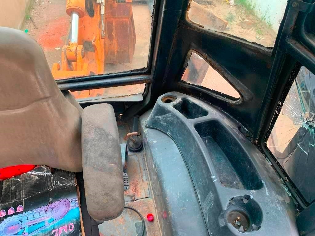 Case 580 M - Fadromë me shkarkim nga prapa: foto 5 Case 580 M - Fadromë me shkarkim nga prapa: foto 5