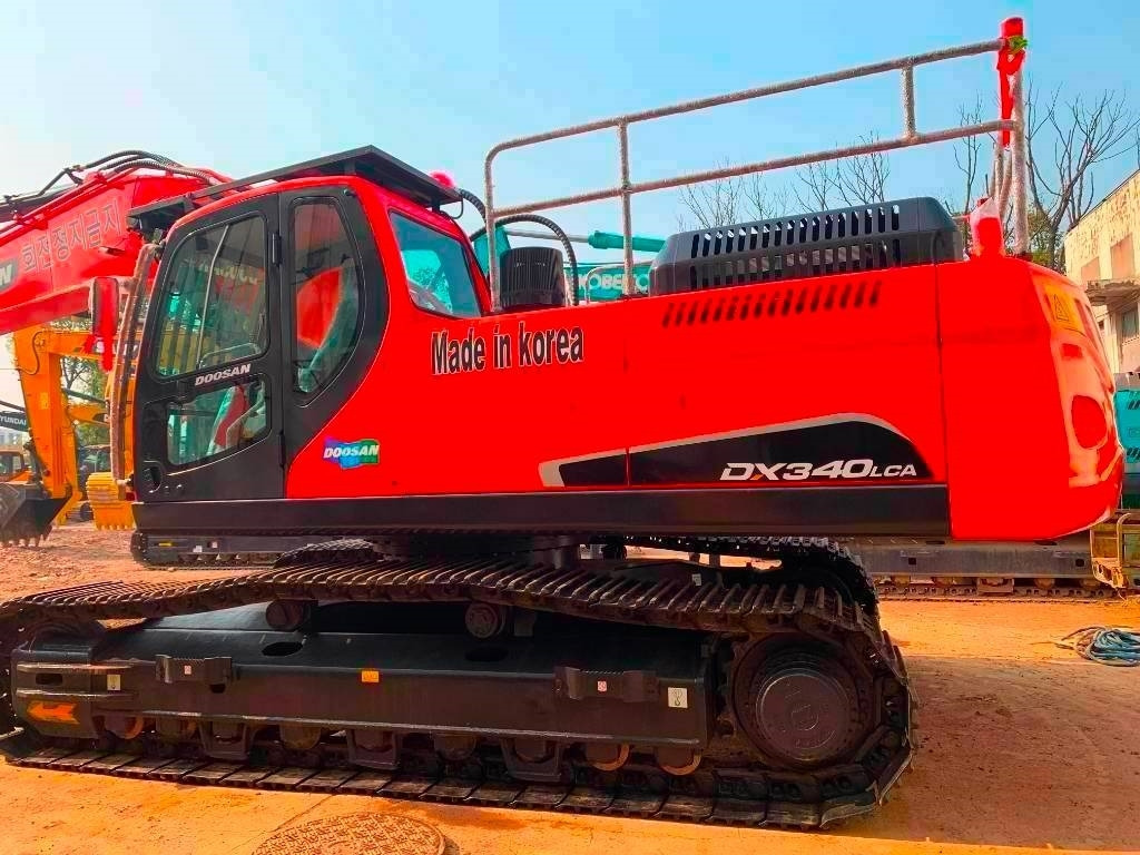 Doosan DX 340 LCA - Ekskavator me zinxhirë: foto 1 Doosan DX 340 LCA - Ekskavator me zinxhirë: foto 1