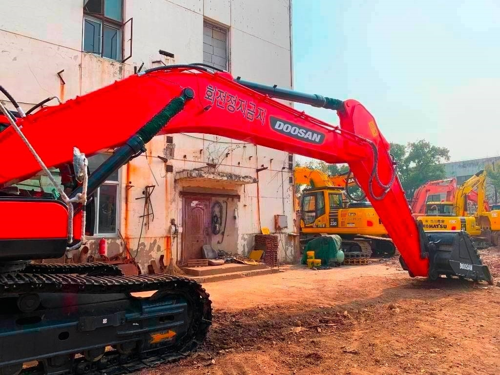 Doosan DX 340 LCA - Ekskavator me zinxhirë: foto 2 Doosan DX 340 LCA - Ekskavator me zinxhirë: foto 2