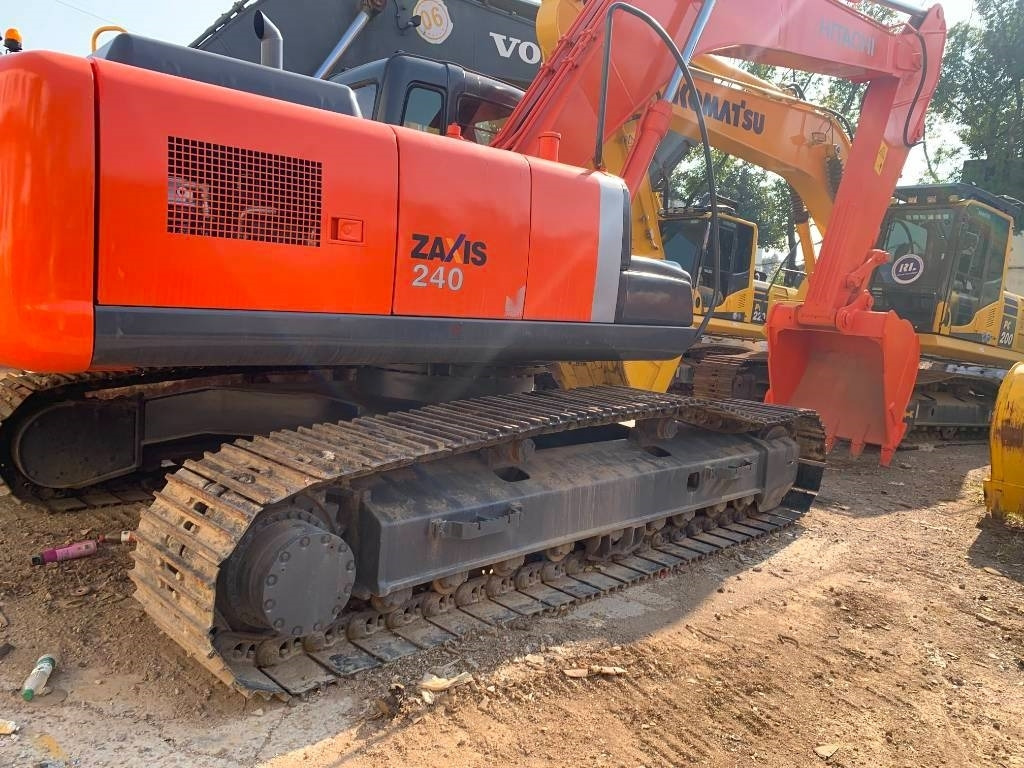 Hitachi Zaxis 240 - Ekskavator me zinxhirë: foto 3 Hitachi Zaxis 240 - Ekskavator me zinxhirë: foto 3