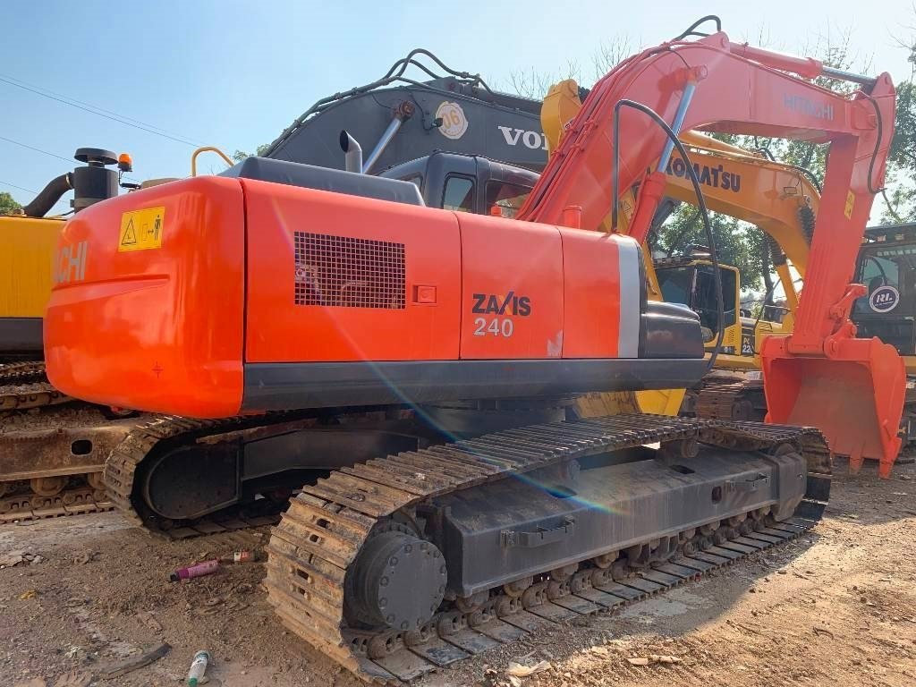 Hitachi Zaxis 240 - Ekskavator me zinxhirë: foto 1 Hitachi Zaxis 240 - Ekskavator me zinxhirë: foto 1
