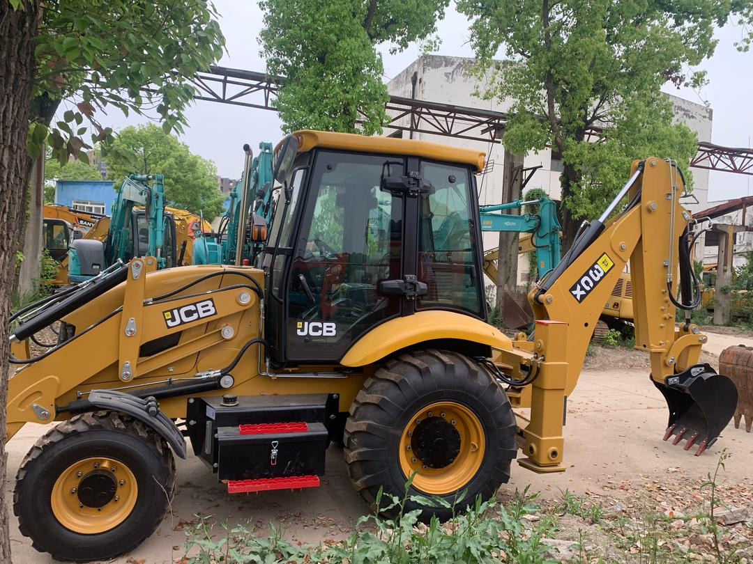 JCB 3CX - Fadromë me shkarkim nga prapa: foto 5 JCB 3CX - Fadromë me shkarkim nga prapa: foto 5