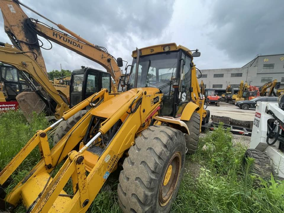 JCB 4CX - Fadromë me shkarkim nga prapa: foto 5 JCB 4CX - Fadromë me shkarkim nga prapa: foto 5