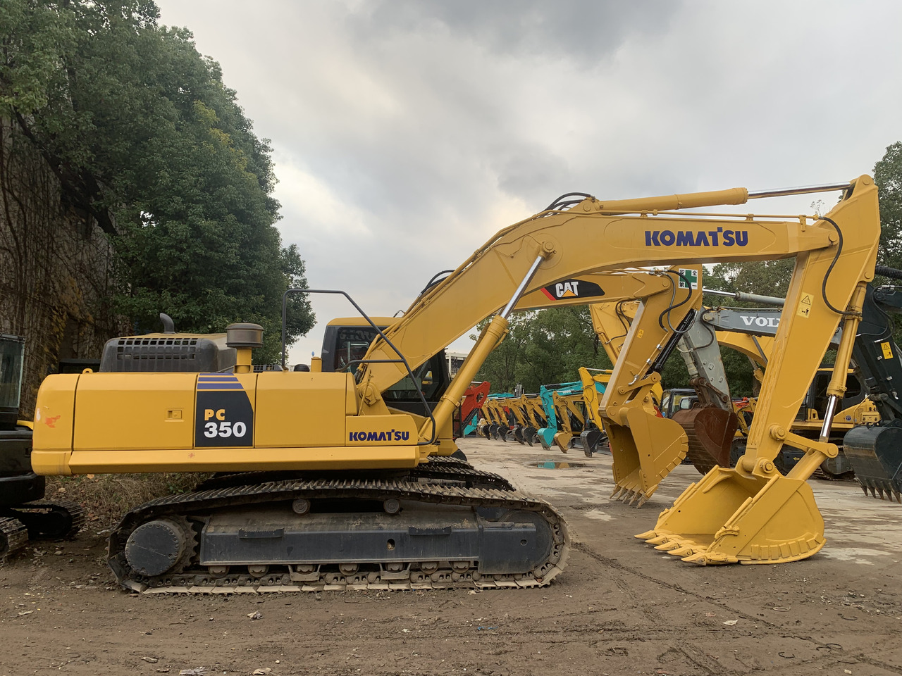 KOMATSU PC350-7 - Ekskavator me zinxhirë: foto 1 KOMATSU PC350-7 - Ekskavator me zinxhirë: foto 1