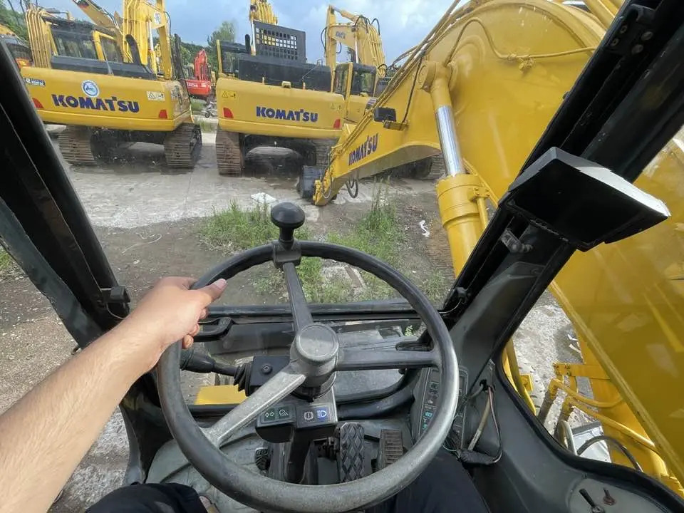 Komatsu PW160-11 - Ekskavator me goma: foto 4 Komatsu PW160-11 - Ekskavator me goma: foto 4