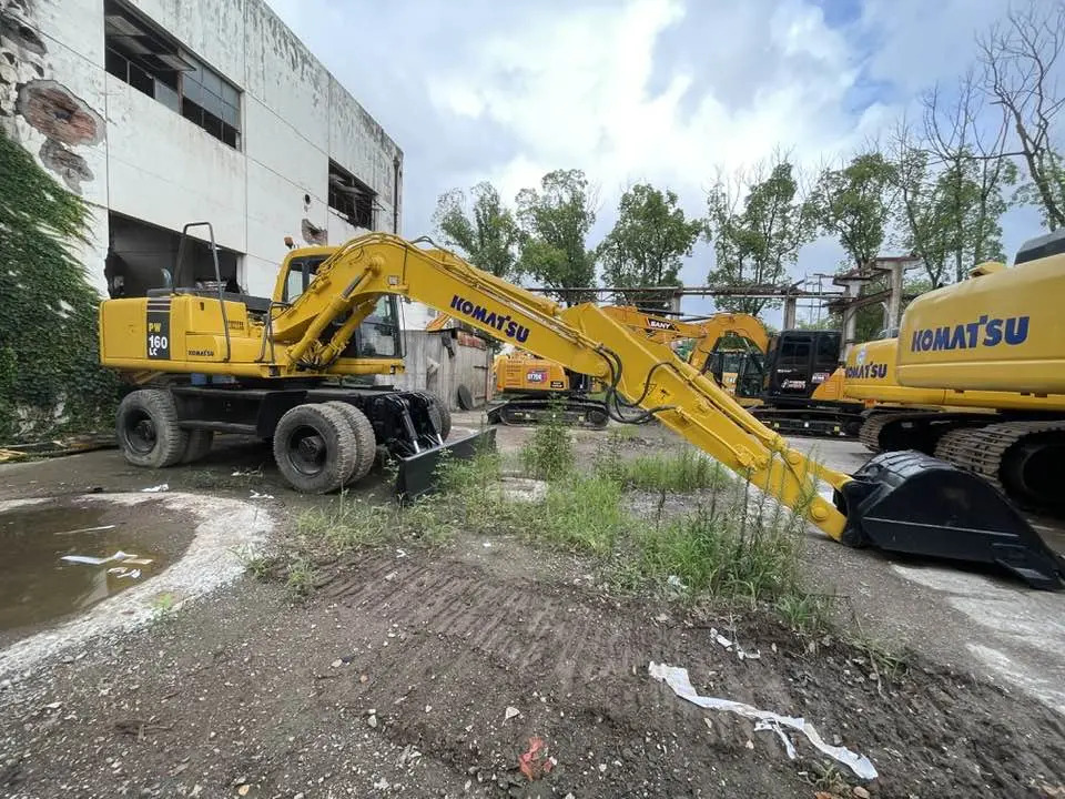 Komatsu PW160-11 - Ekskavator me goma: foto 1 Komatsu PW160-11 - Ekskavator me goma: foto 1