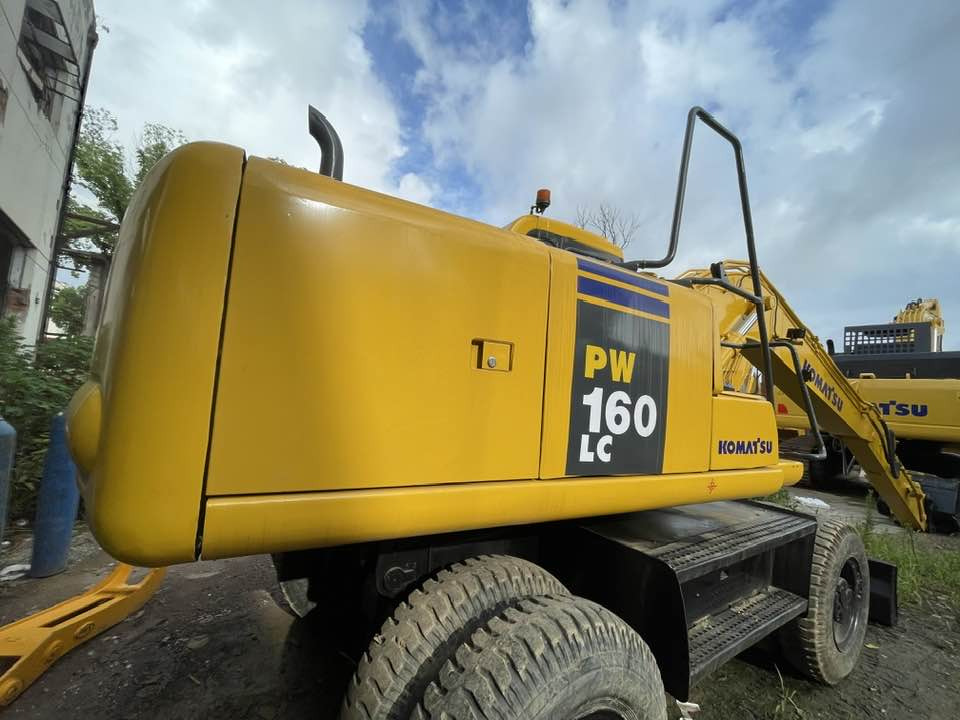 Komatsu PW160-8 - Ekskavator me goma: foto 3 Komatsu PW160-8 - Ekskavator me goma: foto 3