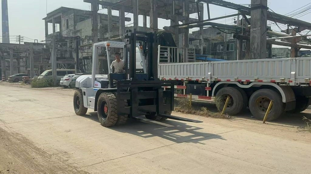 TCM FD 100 Z8 - Ekskavator teleskopik: foto 3 TCM FD 100 Z8 - Ekskavator teleskopik: foto 3