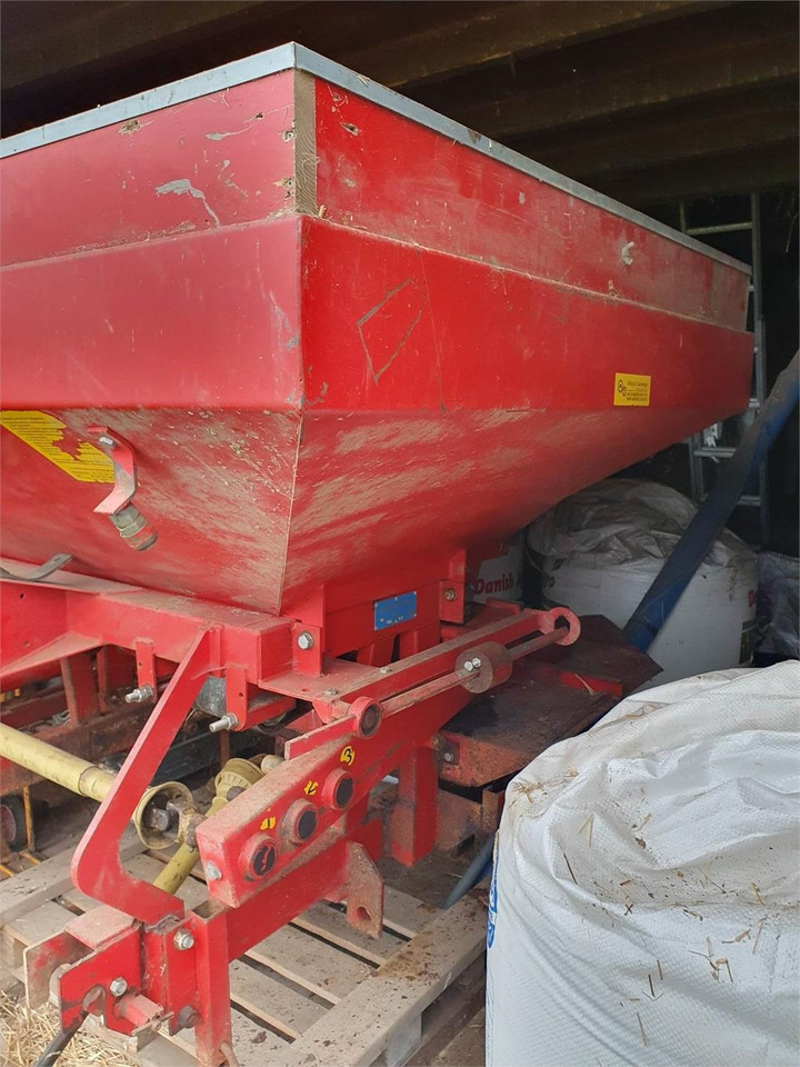 Bredal B2 LIFTOPHÆNGT - Shpërndarës plehu kimik: foto 3 Bredal B2 LIFTOPHÆNGT - Shpërndarës plehu kimik: foto 3