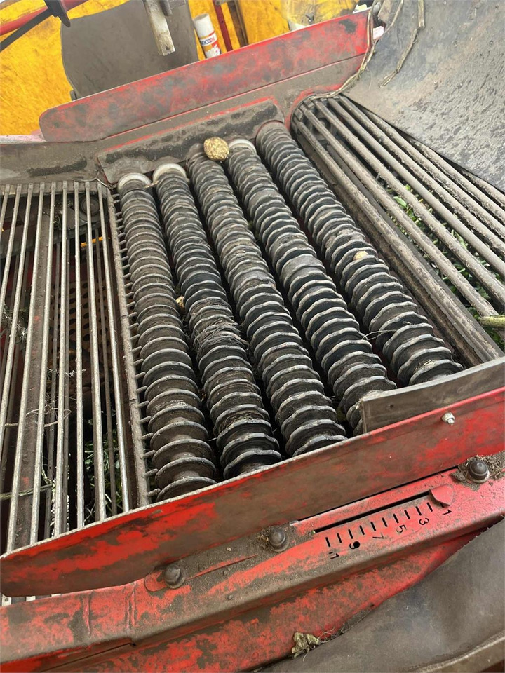 Grimme 150-60 NB HJULTRÆK  - Makinë për nxjerrjen e patateve: foto 4 Grimme 150-60 NB HJULTRÆK  - Makinë për nxjerrjen e patateve: foto 4