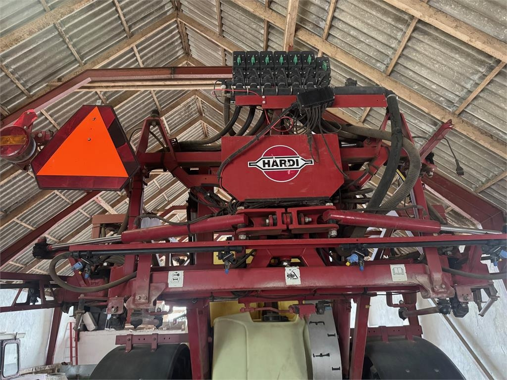 Hardi NAVIGATOR 6000L - Spërkatës me rimorkio: foto 3 Hardi NAVIGATOR 6000L - Spërkatës me rimorkio: foto 3