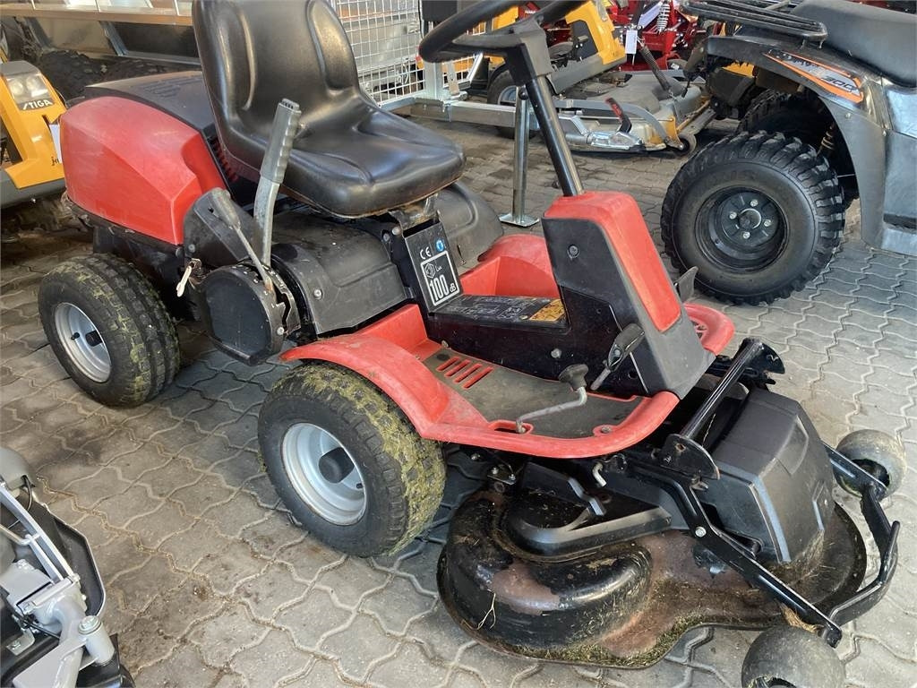 Jonsered FR2215MA - Traktor komunal: foto 1 Jonsered FR2215MA - Traktor komunal: foto 1