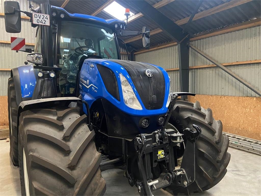New Holland T7.300 AC NEWG - Traktor: foto 1 New Holland T7.300 AC NEWG - Traktor: foto 1