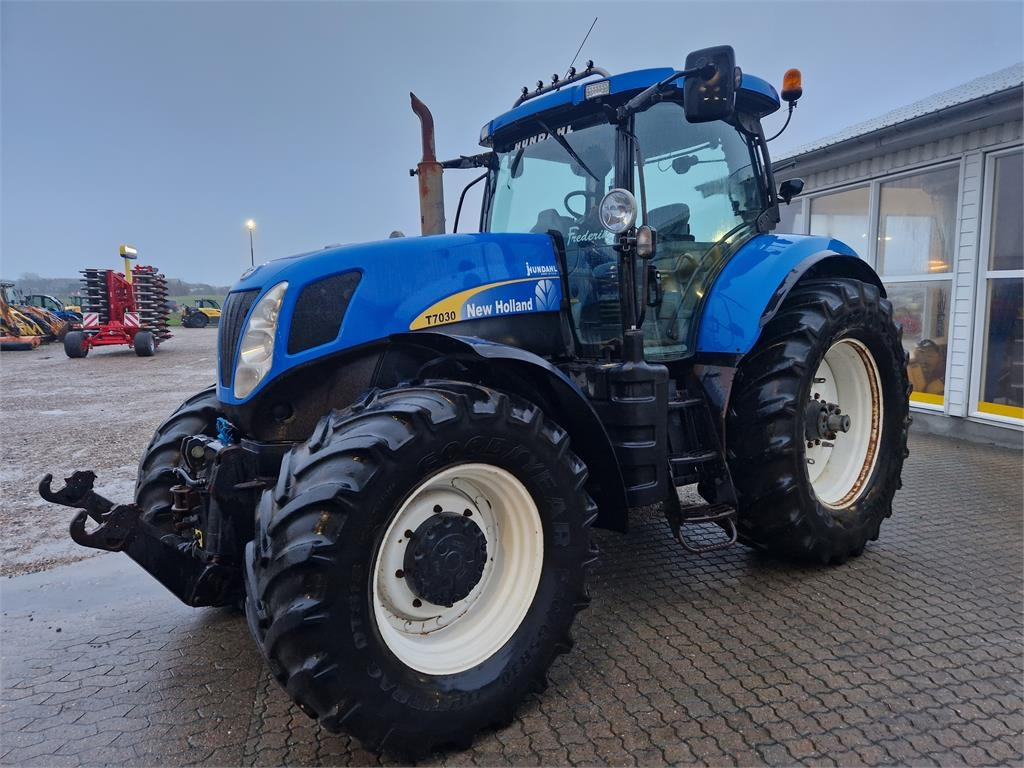 New Holland T7030PC SS - Traktor: foto 3 New Holland T7030PC SS - Traktor: foto 3