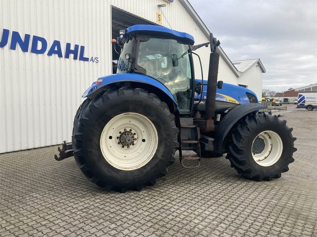 New Holland T7050 - Traktor: foto 2 New Holland T7050 - Traktor: foto 2