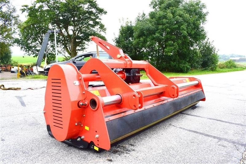 - - - Boxer AG 300 front og bagmonteret - Trince: foto 2 - - - Boxer AG 300 front og bagmonteret - Trince: foto 2