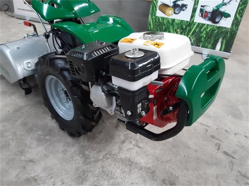 Ferrari 328 - Traktor komunal: foto 4 Ferrari 328 - Traktor komunal: foto 4