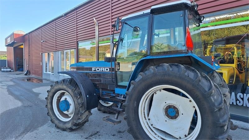 Ford 8240 - Traktor: foto 2 Ford 8240 - Traktor: foto 2