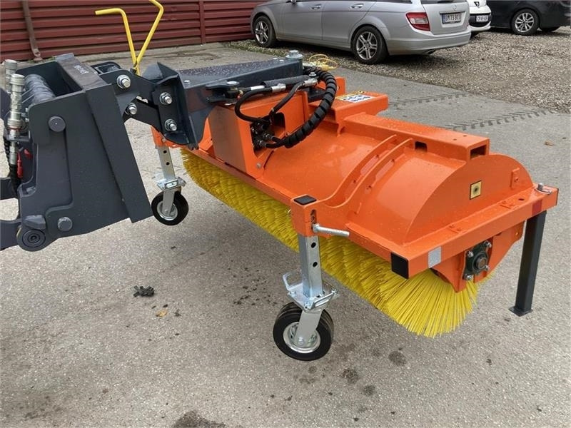 - - - J-Maskiner 180 - Fshesë: foto 4 - - - J-Maskiner 180 - Fshesë: foto 4