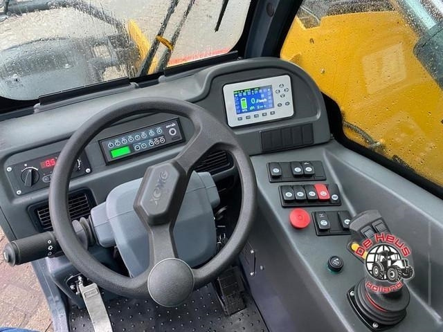 - - - XCMG XC6-2506E - Ekskavator teleskopik: foto 4 - - - XCMG XC6-2506E - Ekskavator teleskopik: foto 4