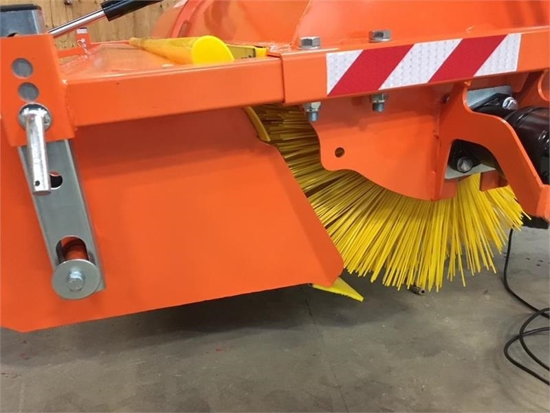 - - - j maskiner - Fshesë: foto 4 - - - j maskiner - Fshesë: foto 4