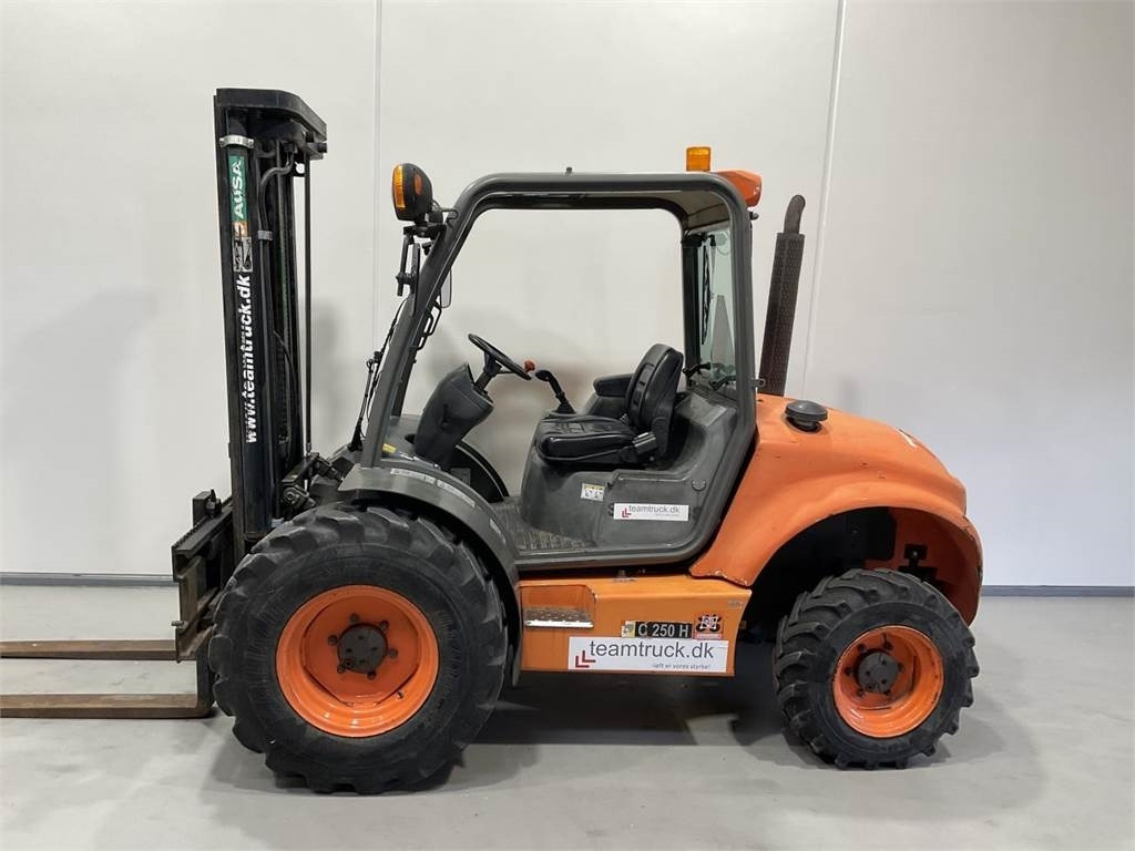 Ausa C250 HX4 - Pirun më naftë: foto 3 Ausa C250 HX4 - Pirun më naftë: foto 3