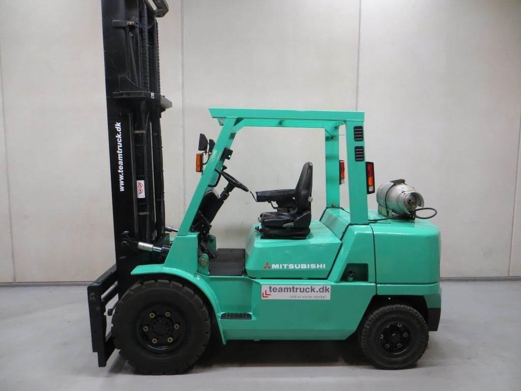 Mitsubishi FG45K2 - Pirun më gaz: foto 2 Mitsubishi FG45K2 - Pirun më gaz: foto 2