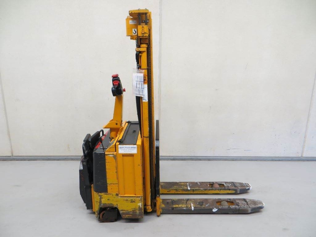 Samag ELT10 - Stivosës: foto 1 Samag ELT10 - Stivosës: foto 1