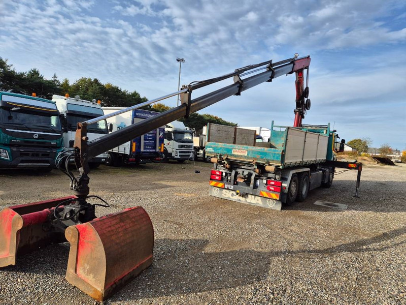 Scania P450 6x2/4 // HMF 2223 K4 // 3-way tip - Kamion me vinç: foto 3 Scania P450 6x2/4 // HMF 2223 K4 // 3-way tip - Kamion me vinç: foto 3