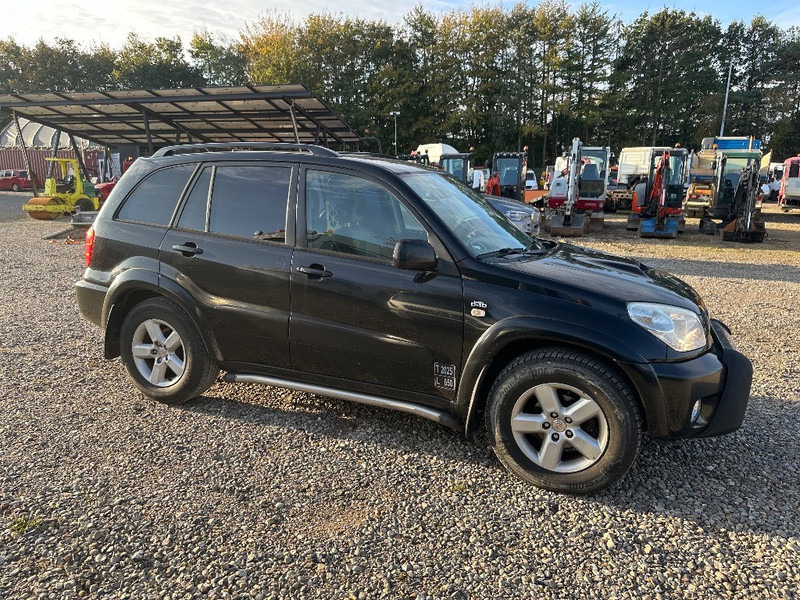 Toyota RAV4 2.0D 4x4 - Furgon: foto 3 Toyota RAV4 2.0D 4x4 - Furgon: foto 3