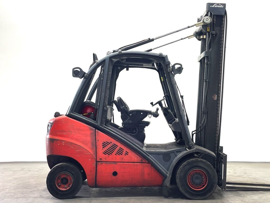 Linde H30T-393 - Pirun ngritës: foto 4 Linde H30T-393 - Pirun ngritës: foto 4