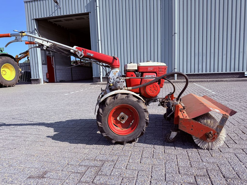 Honda F800 Veegmachine - Makinë fshirëse për rrugët: foto 4 Honda F800 Veegmachine - Makinë fshirëse për rrugët: foto 4