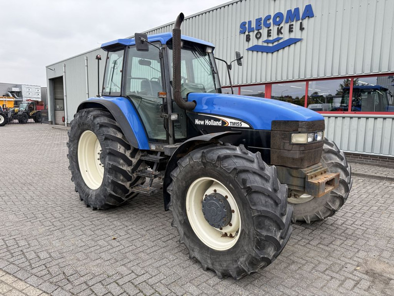 New Holland 8360 Range Command - Traktor: foto 4 New Holland 8360 Range Command - Traktor: foto 4
