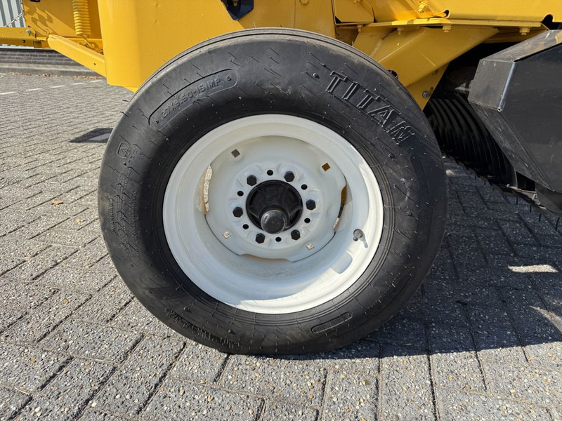 Dengmbledhëse katrore New Holland BC5060 Mini Balenpers: foto 15 Dengmbledhëse katrore New Holland BC5060 Mini Balenpers: foto 15