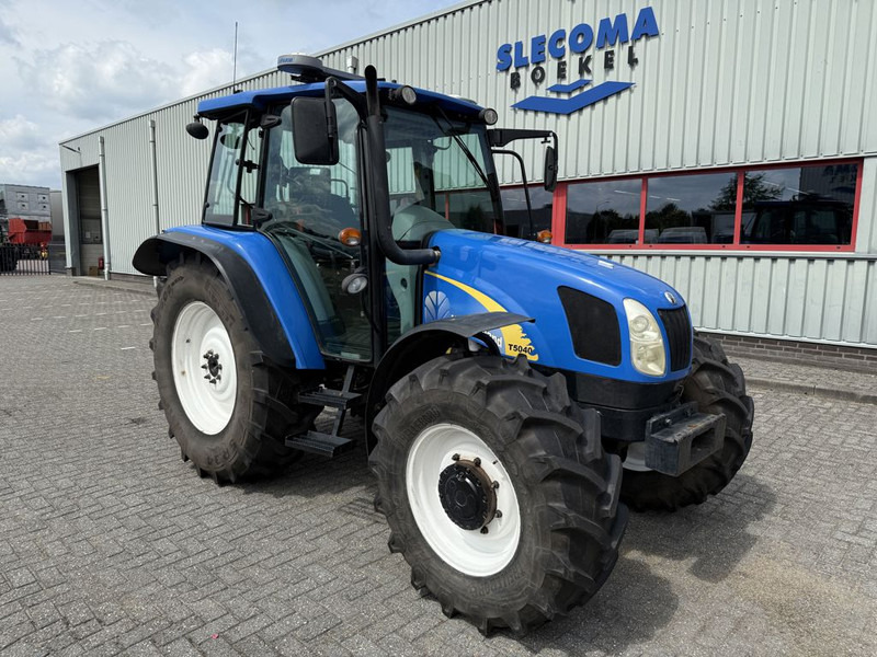 New Holland T5040 CAB + GPS - Traktor: foto 4 New Holland T5040 CAB + GPS - Traktor: foto 4