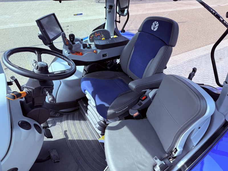 New Holland T7.245 AC STAGE V - Traktor: foto 3 New Holland T7.245 AC STAGE V - Traktor: foto 3