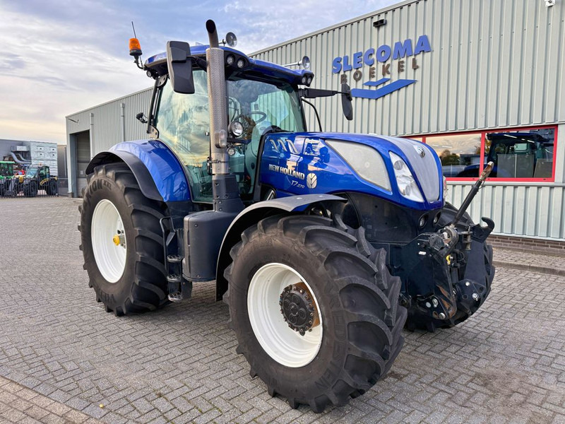 New Holland T7.270 AC 10 Years Blue Power Edition - Traktor: foto 4 New Holland T7.270 AC 10 Years Blue Power Edition - Traktor: foto 4
