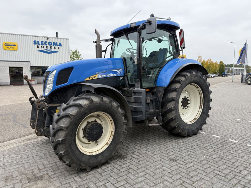 New Holland T7050 Power Command - Traktor: foto 1 New Holland T7050 Power Command - Traktor: foto 1