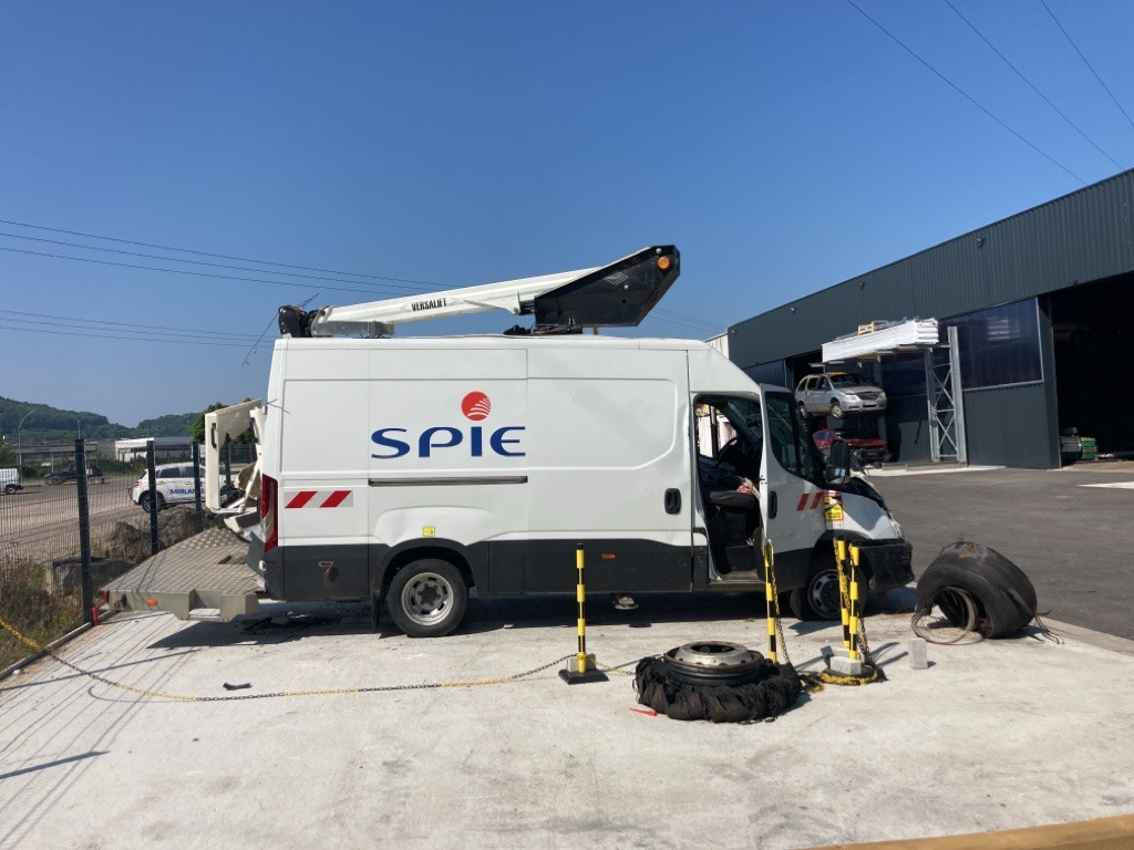 IVECO DAILY FOURGON 50C18 - Platformë ajrore e montuar në kamion: foto 2 IVECO DAILY FOURGON 50C18 - Platformë ajrore e montuar në kamion: foto 2