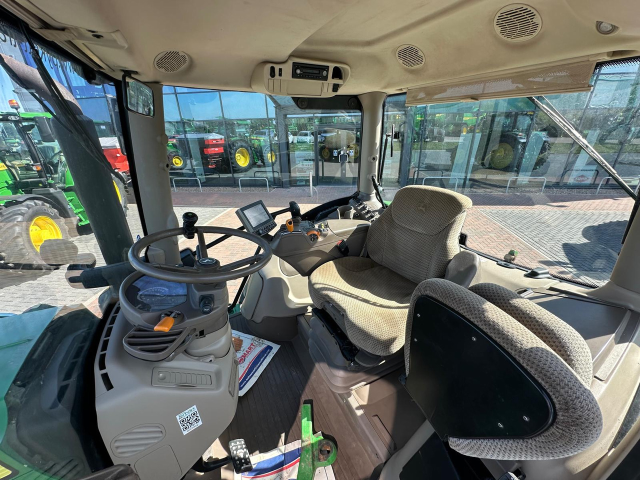 JOHN DEERE 6135R - Traktor: foto 3 JOHN DEERE 6135R - Traktor: foto 3