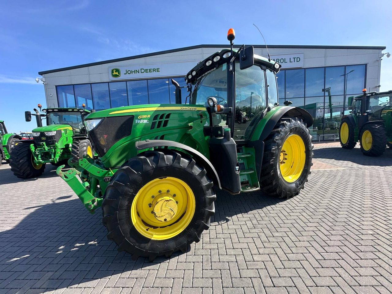 JOHN DEERE 6135R - Traktor: foto 4 JOHN DEERE 6135R - Traktor: foto 4