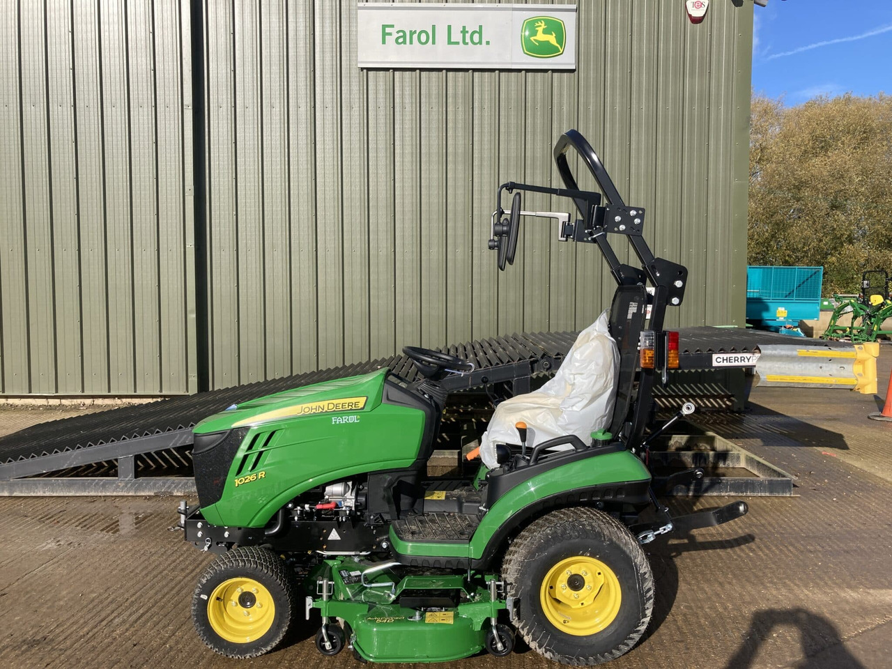 John Deere 1026R compact tractor - Minitraktor: foto 2 John Deere 1026R compact tractor - Minitraktor: foto 2