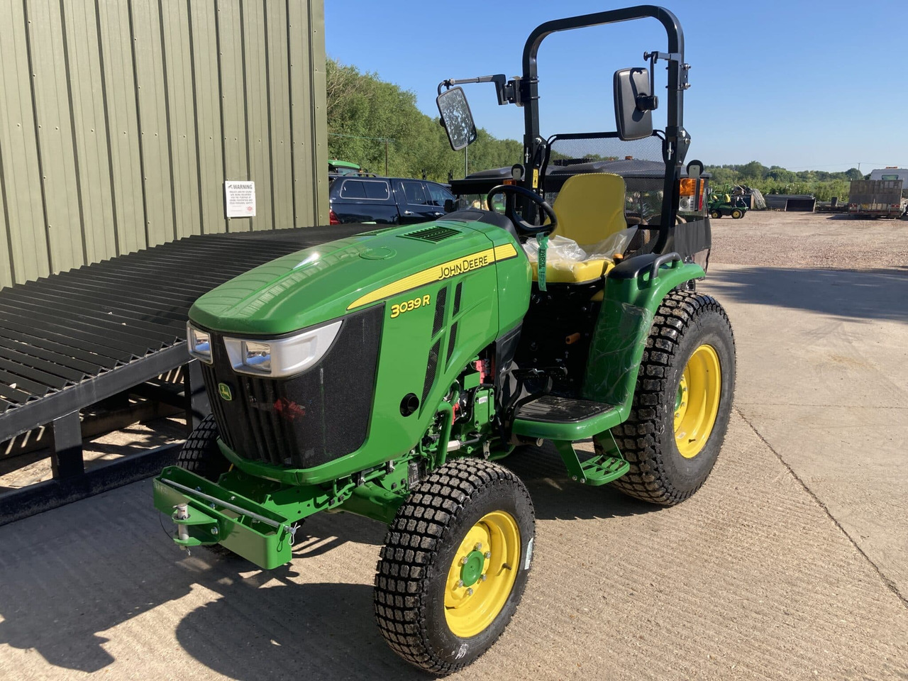 John Deere 3039R compact tractor - Minitraktor: foto 1 John Deere 3039R compact tractor - Minitraktor: foto 1