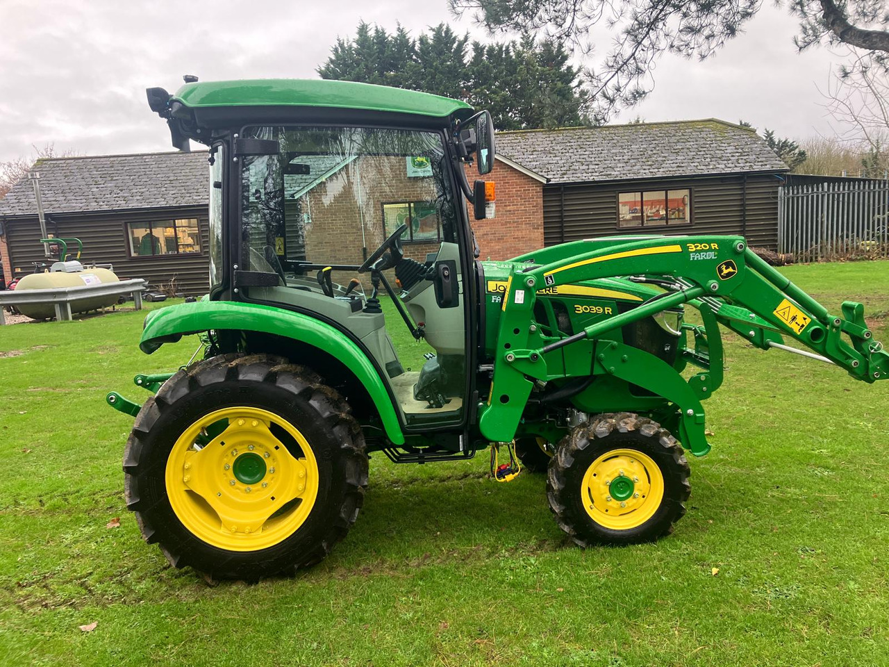 John Deere 3039R compact tractor - Minitraktor: foto 3 John Deere 3039R compact tractor - Minitraktor: foto 3