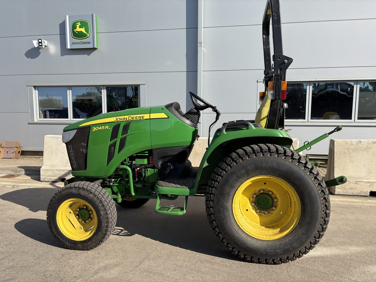 John Deere 3045R Compact Tractor - Minitraktor: foto 1 John Deere 3045R Compact Tractor - Minitraktor: foto 1
