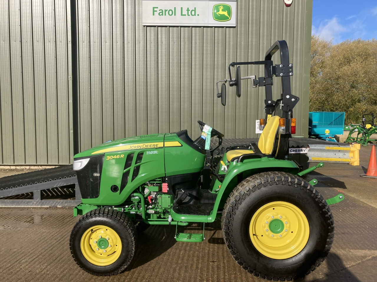 John Deere 3046R compact tractor - Minitraktor: foto 2 John Deere 3046R compact tractor - Minitraktor: foto 2