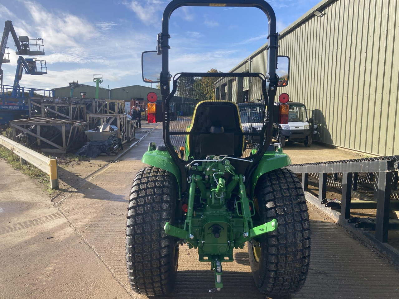 John Deere 3046R compact tractor - Minitraktor: foto 4 John Deere 3046R compact tractor - Minitraktor: foto 4
